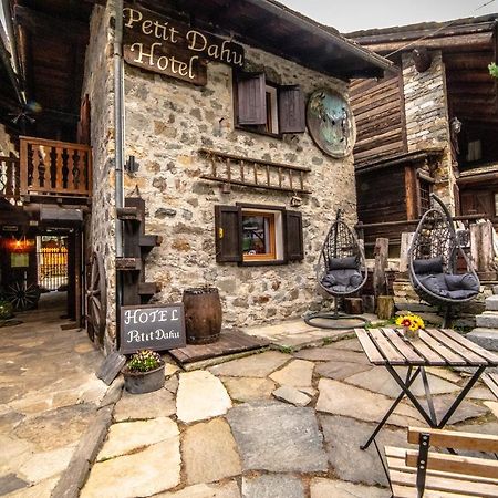 Hotel Petit Dahu - Chambres Et Restaurant Когне Екстериор снимка