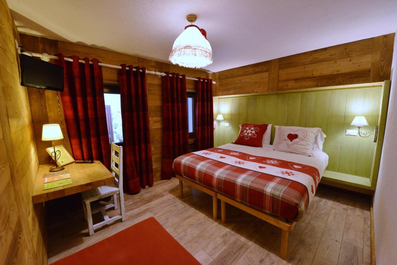 Hotel Petit Dahu - Chambres Et Restaurant Когне Екстериор снимка