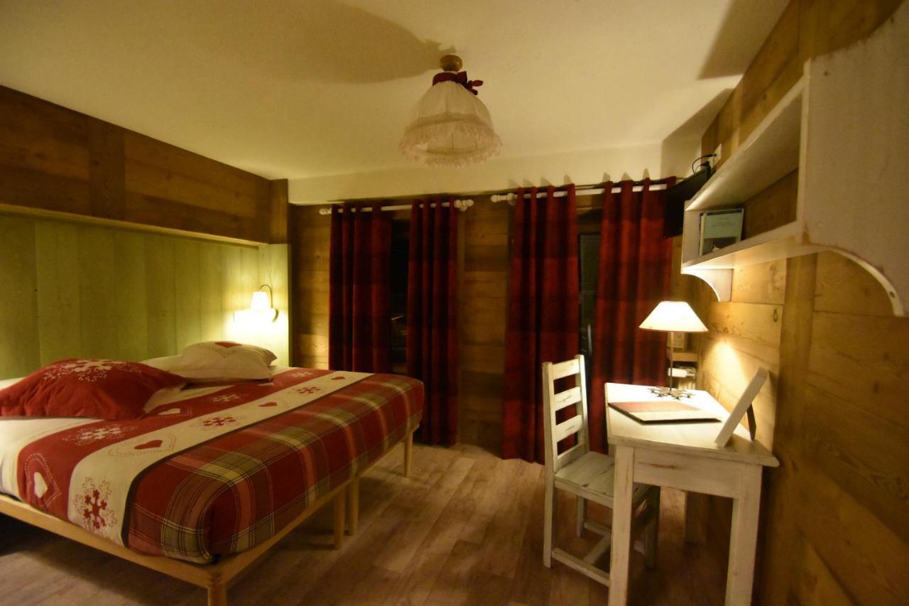 Hotel Petit Dahu - Chambres Et Restaurant Когне Екстериор снимка