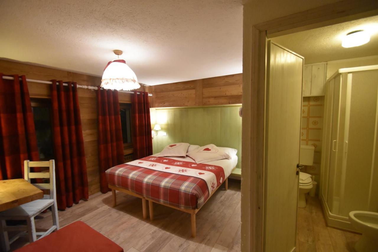 Hotel Petit Dahu - Chambres Et Restaurant Когне Екстериор снимка