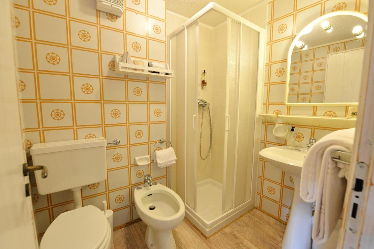 Hotel Petit Dahu - Chambres Et Restaurant Когне Екстериор снимка