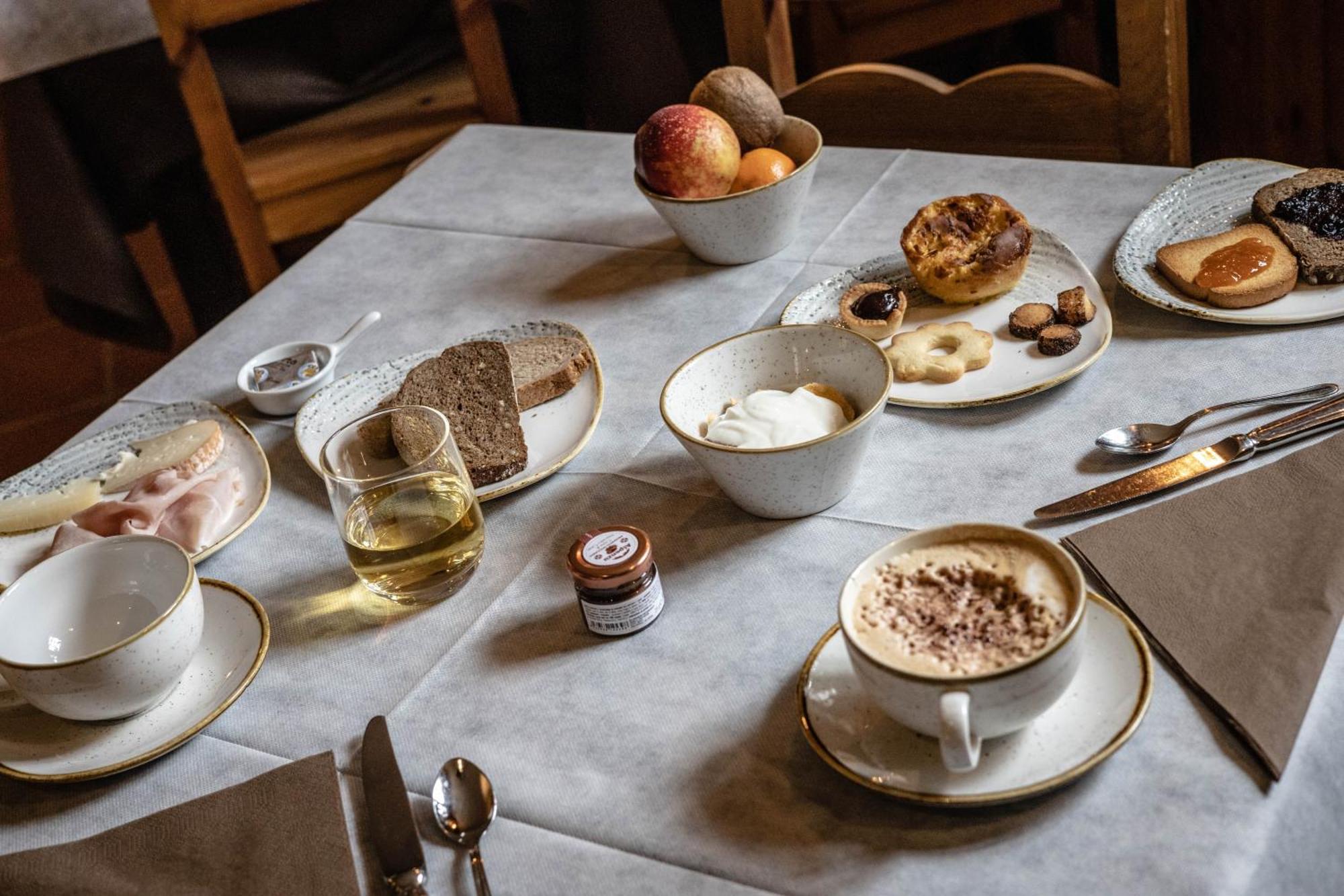 Hotel Petit Dahu - Chambres Et Restaurant Когне Екстериор снимка