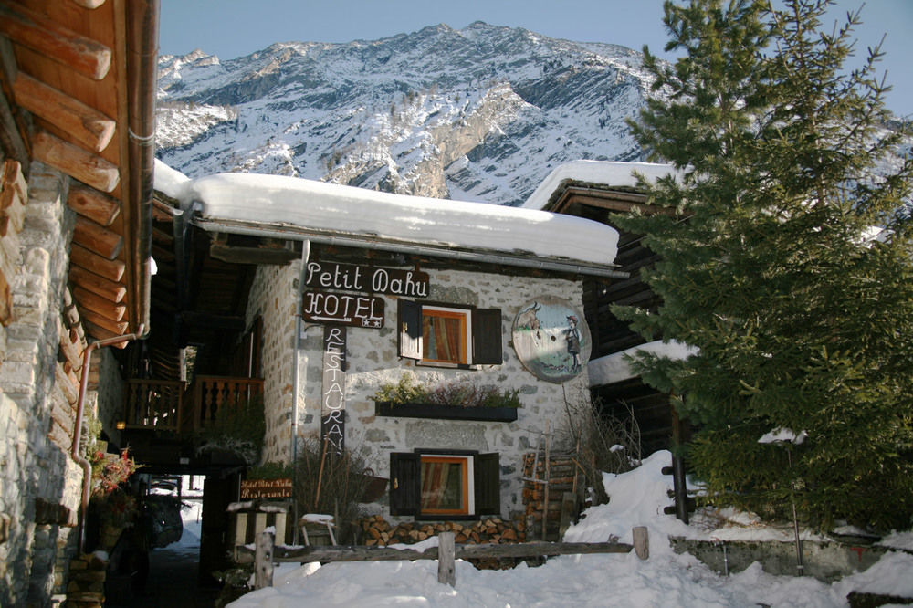 Hotel Petit Dahu - Chambres Et Restaurant Когне Екстериор снимка