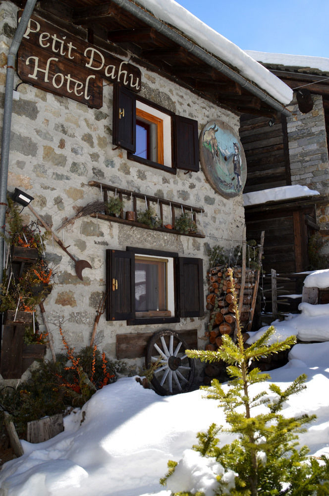 Hotel Petit Dahu - Chambres Et Restaurant Когне Екстериор снимка