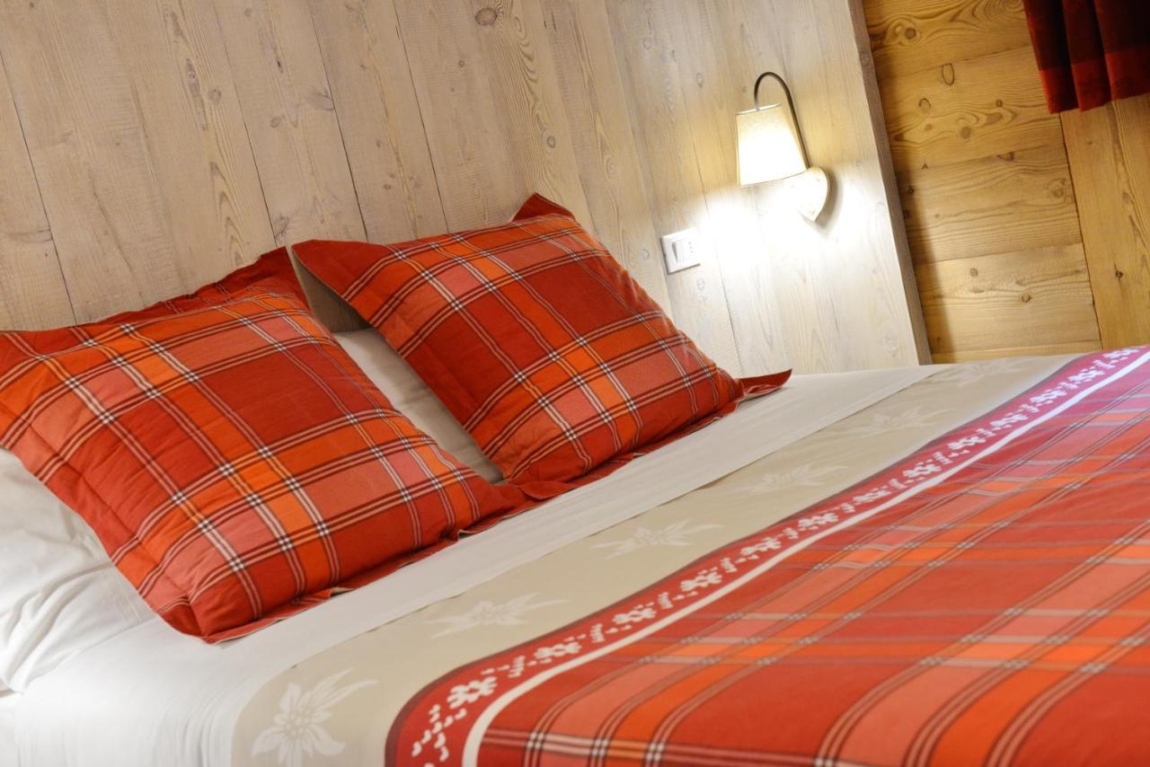 Hotel Petit Dahu - Chambres Et Restaurant Когне Екстериор снимка