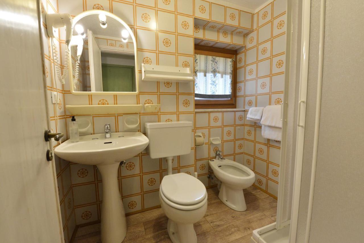 Hotel Petit Dahu - Chambres Et Restaurant Когне Екстериор снимка