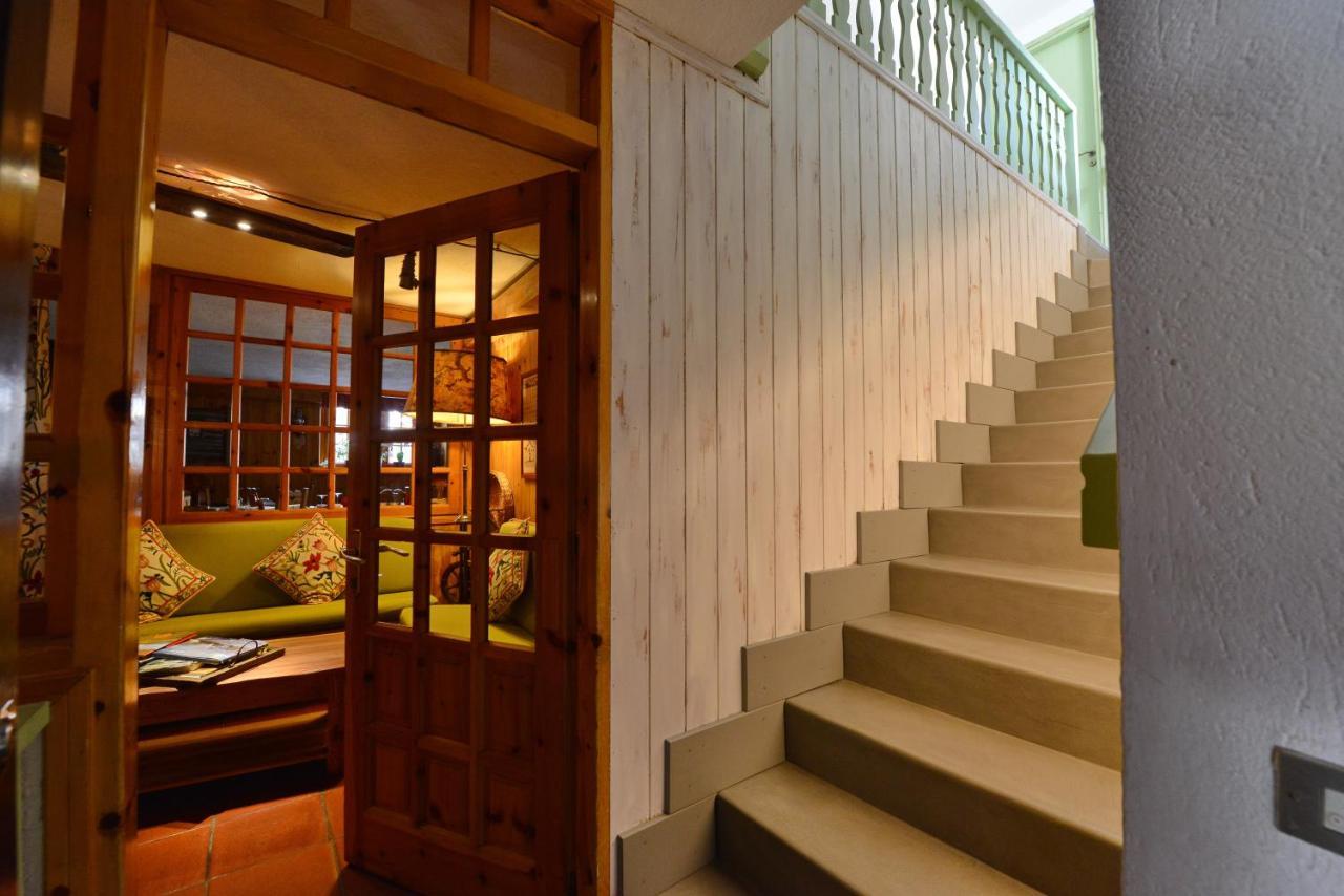 Hotel Petit Dahu - Chambres Et Restaurant Когне Екстериор снимка